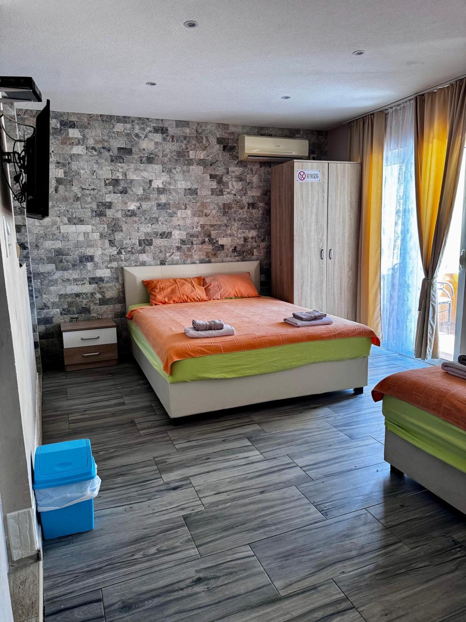 Apartments Tadic Petrovac na moru Exterior foto