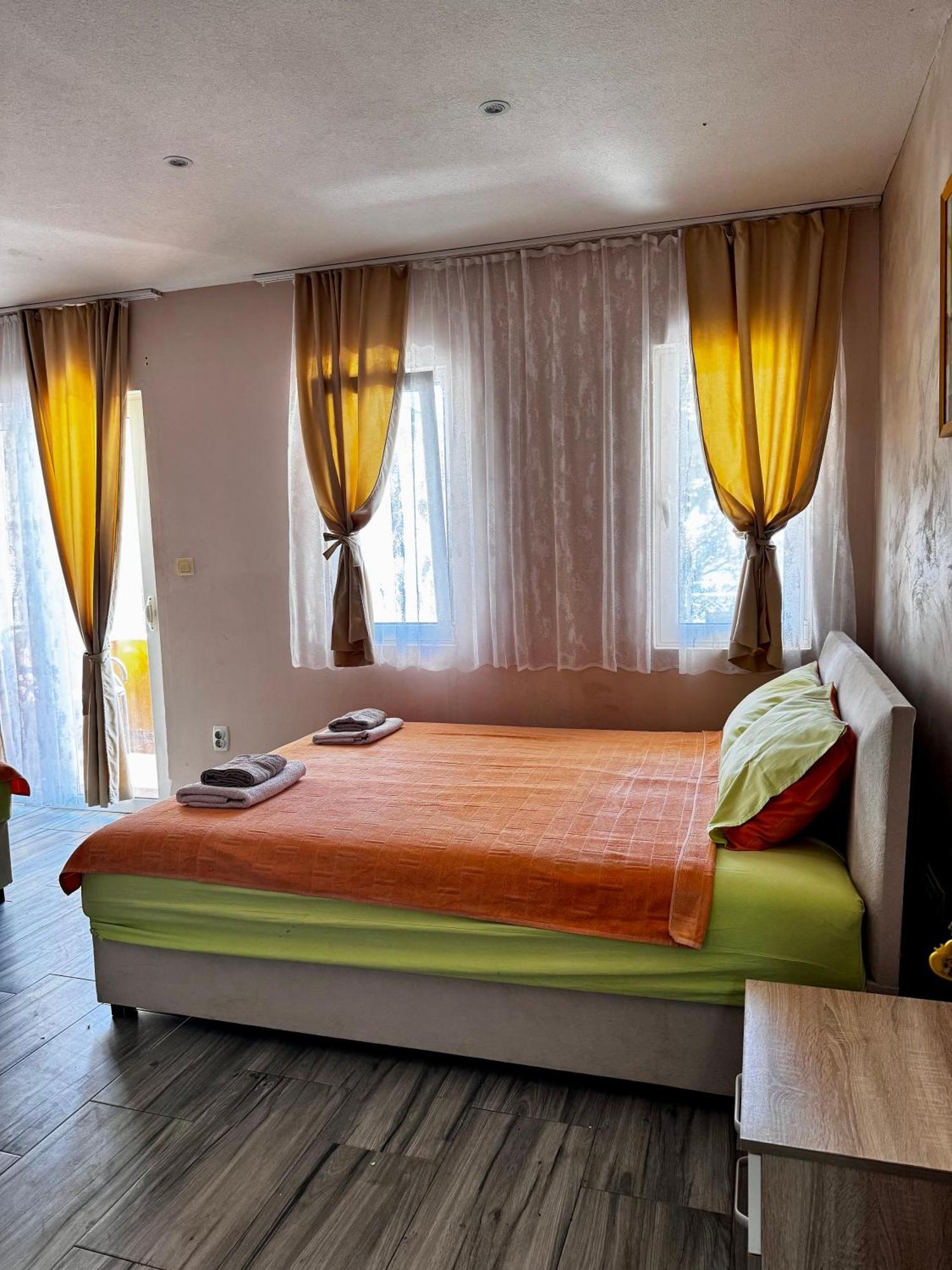 Apartments Tadic Petrovac na moru Exterior foto