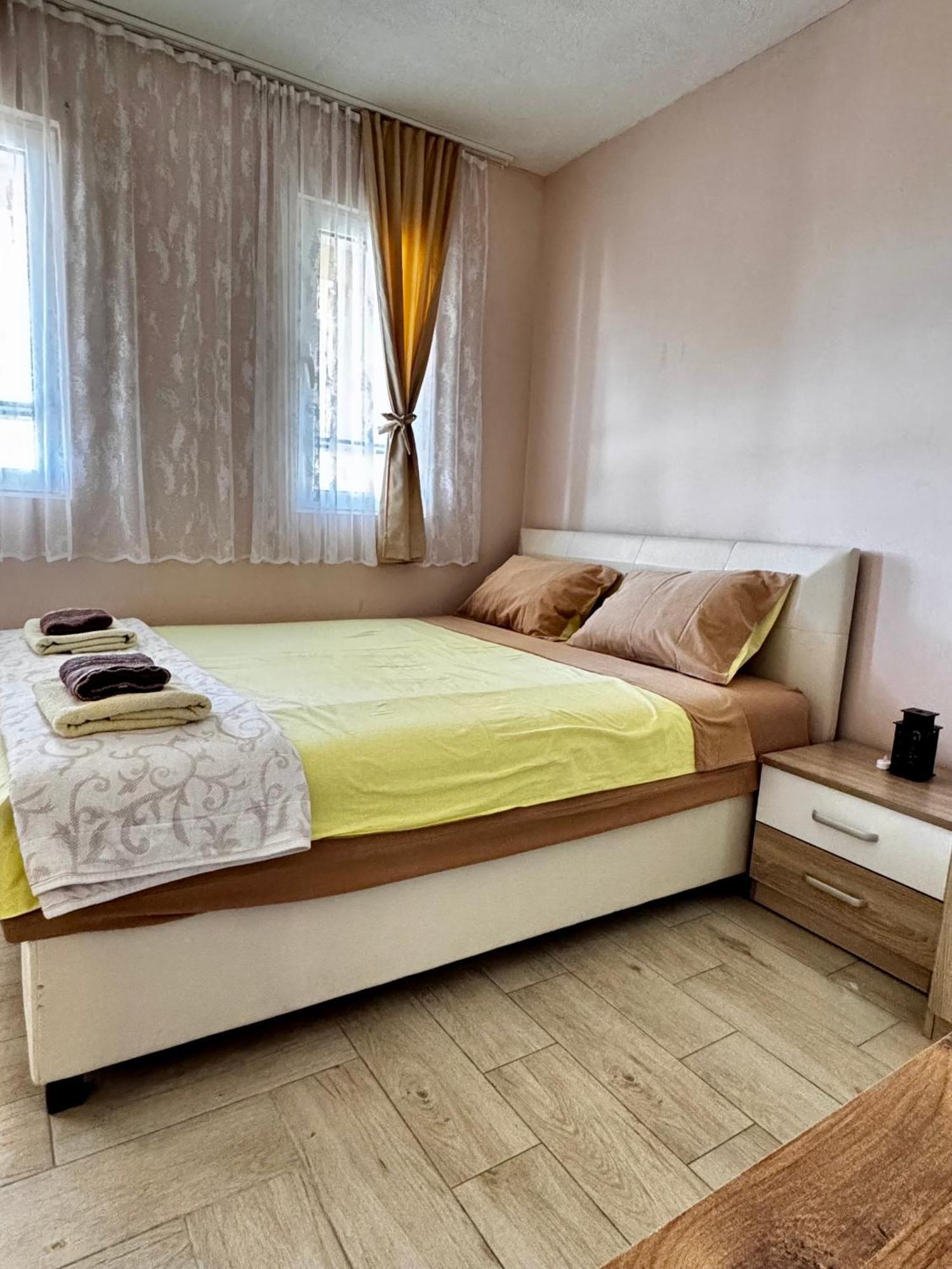Apartments Tadic Petrovac na moru Exterior foto