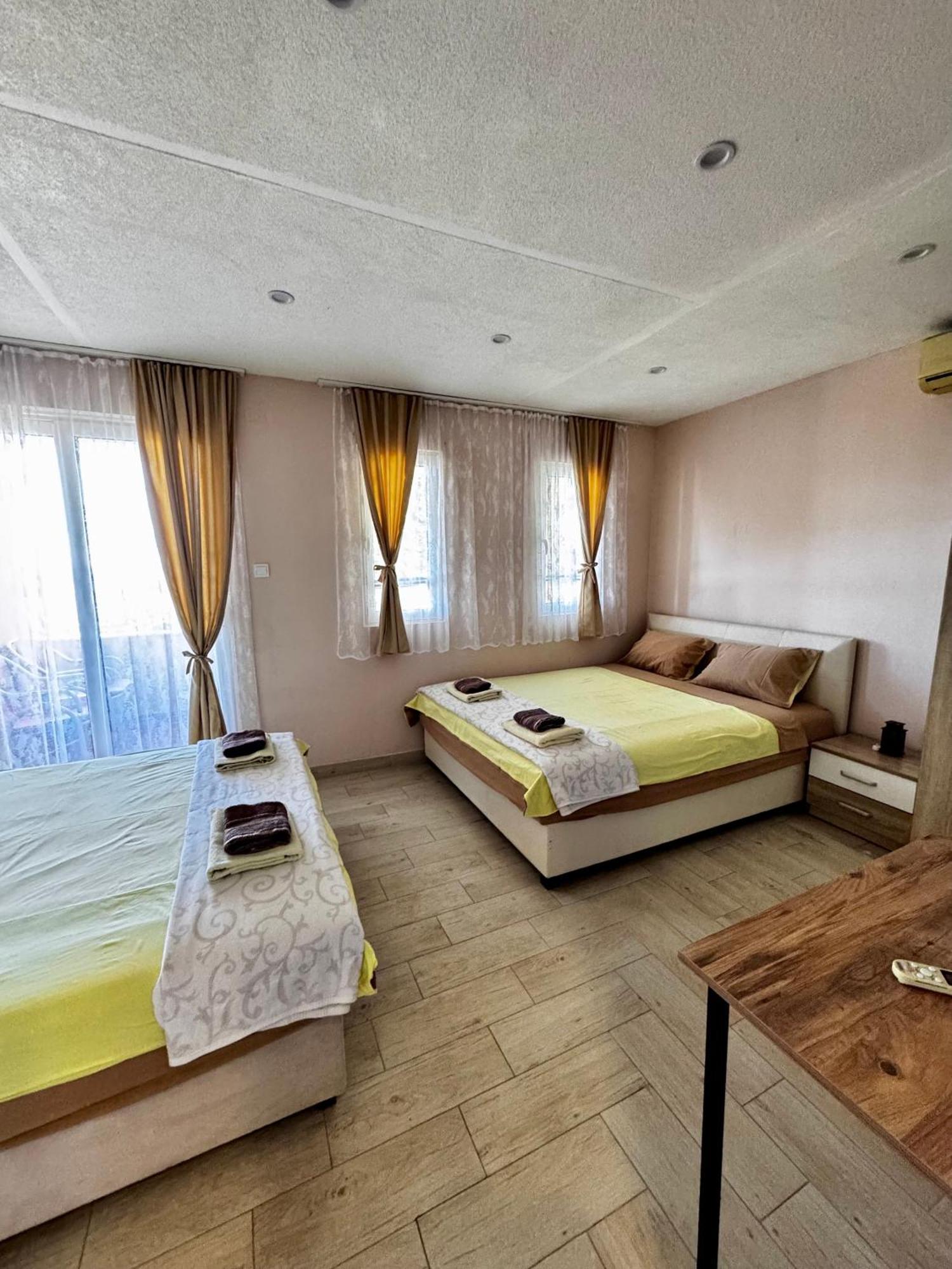 Apartments Tadic Petrovac na moru Exterior foto