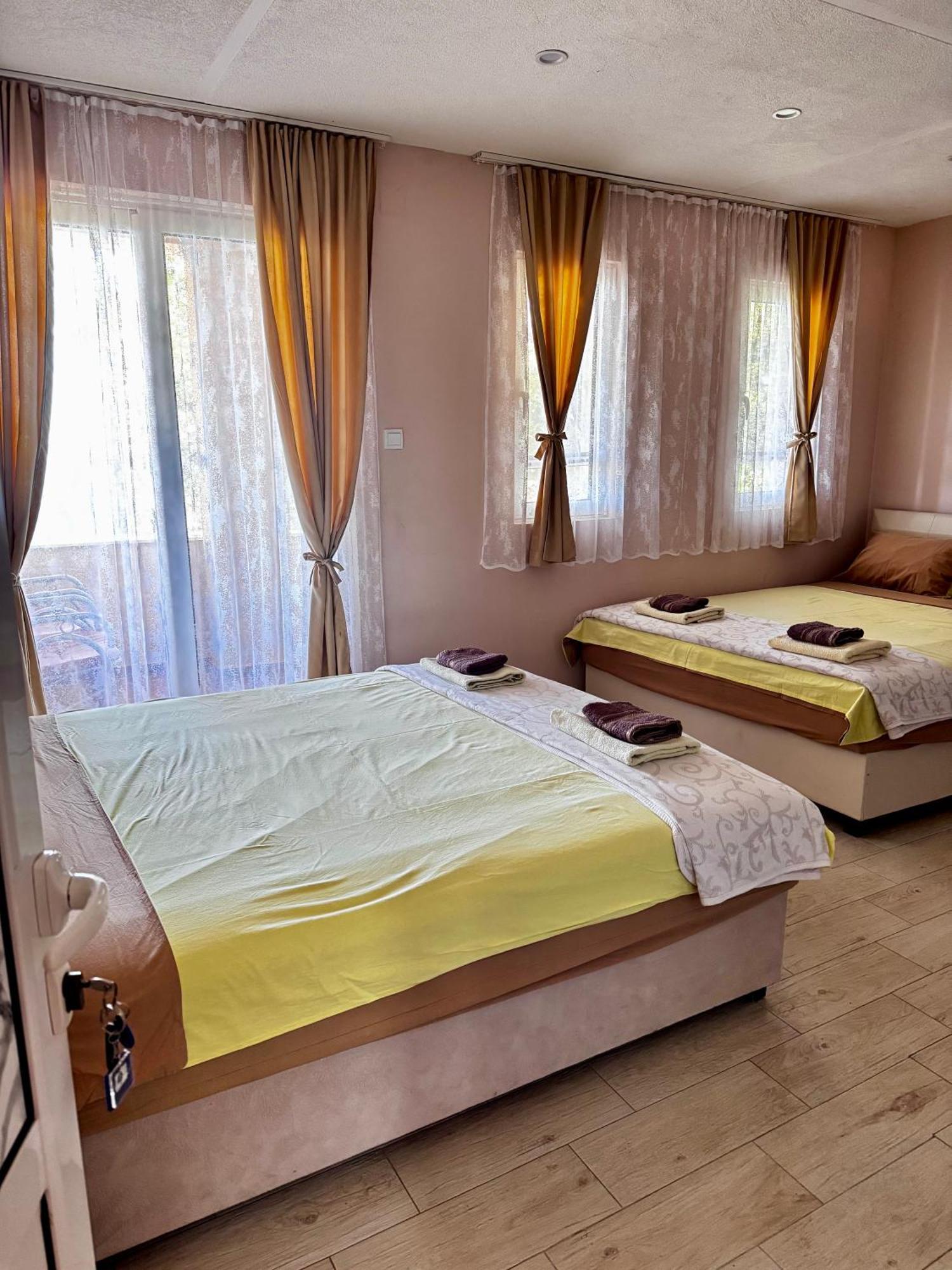 Apartments Tadic Petrovac na moru Exterior foto